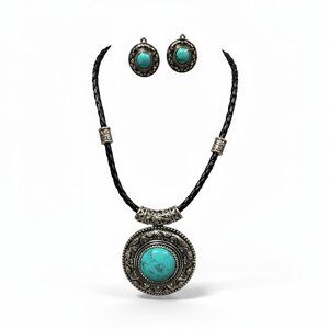 Turquoise Stone On Burnish Silver Tone Circle Pendant Black Cord Necklace Set